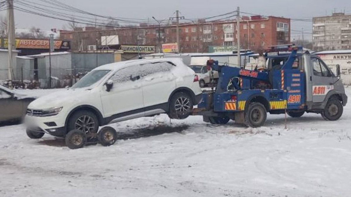 Челябинские полицейские уехали в Омск в поисках угнанной иномарки - KP.RU