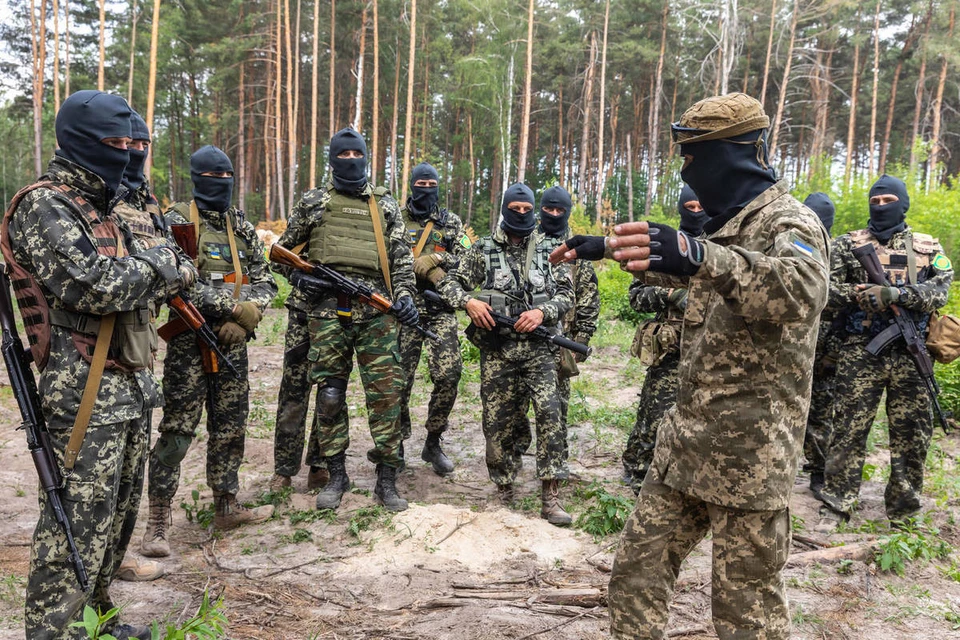 Зарубежные наемники, вступающие в украинские неонацистские подразделения, стали влачить жалкое существование