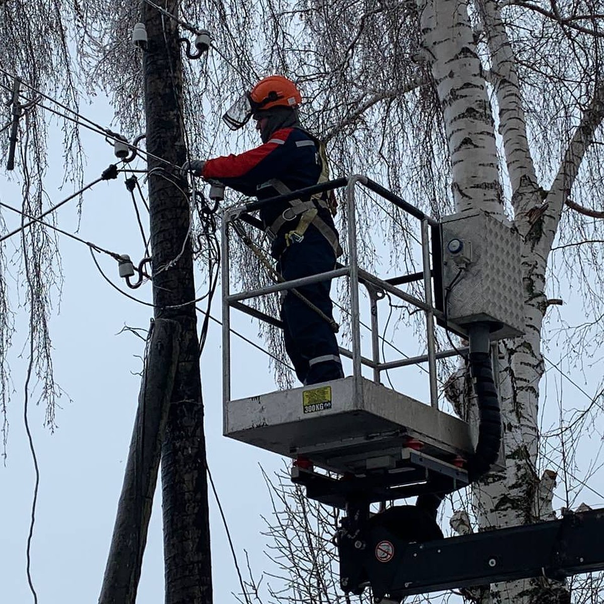 Жители Богородского района третьи сутки сидят без света, воды и тепла из-за  ледяного дождя - KP.RU