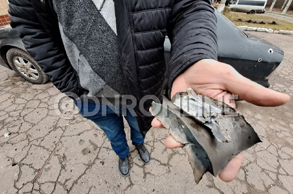 Последствия обстрела Кировского района Донецка, в результате которого один человек погиб и еще четверо мирных жителей получили ранения. Фото: t.me/dnronline
