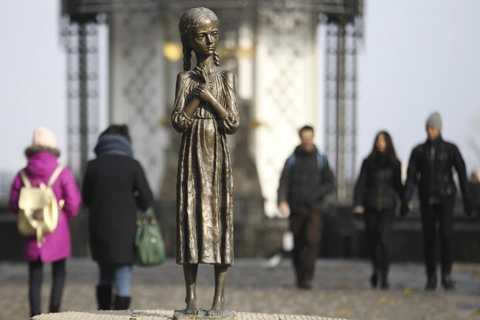 Памятник жертвам Голодомора на Украине
