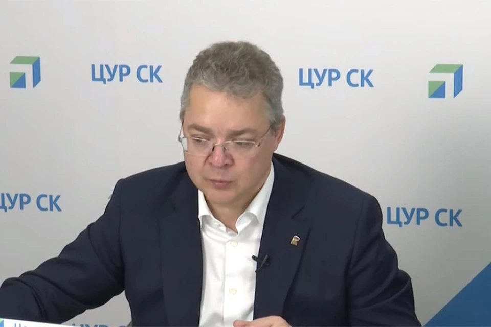 Глава Ставрополья ответил неизвестному, почему вручал награды бойцам в Херсонской области без каски. Фото: стоп-кадр с видео-конференции губернатора