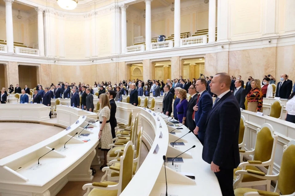 ЗакС утвердил новые правила утверждения почетных петербуржцев.