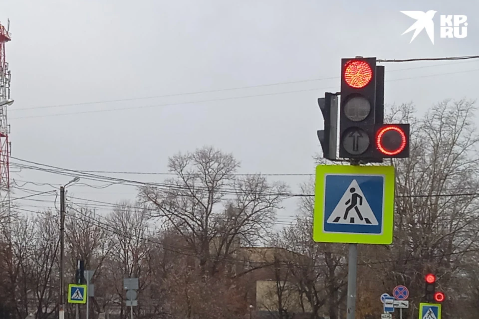 Обслуживать будут в том числе и умные светофоры.