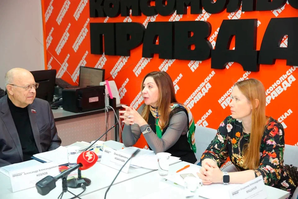 На круглом столе в «Комсомольской правде» обсудили тему активного долголетия. Фото: Департамент по социальной политики мэрии Новосибирска