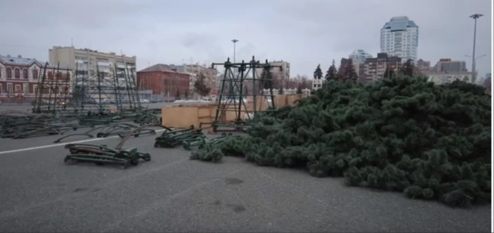 Специалисты приступили к украшению города. Фото: скриншот видео