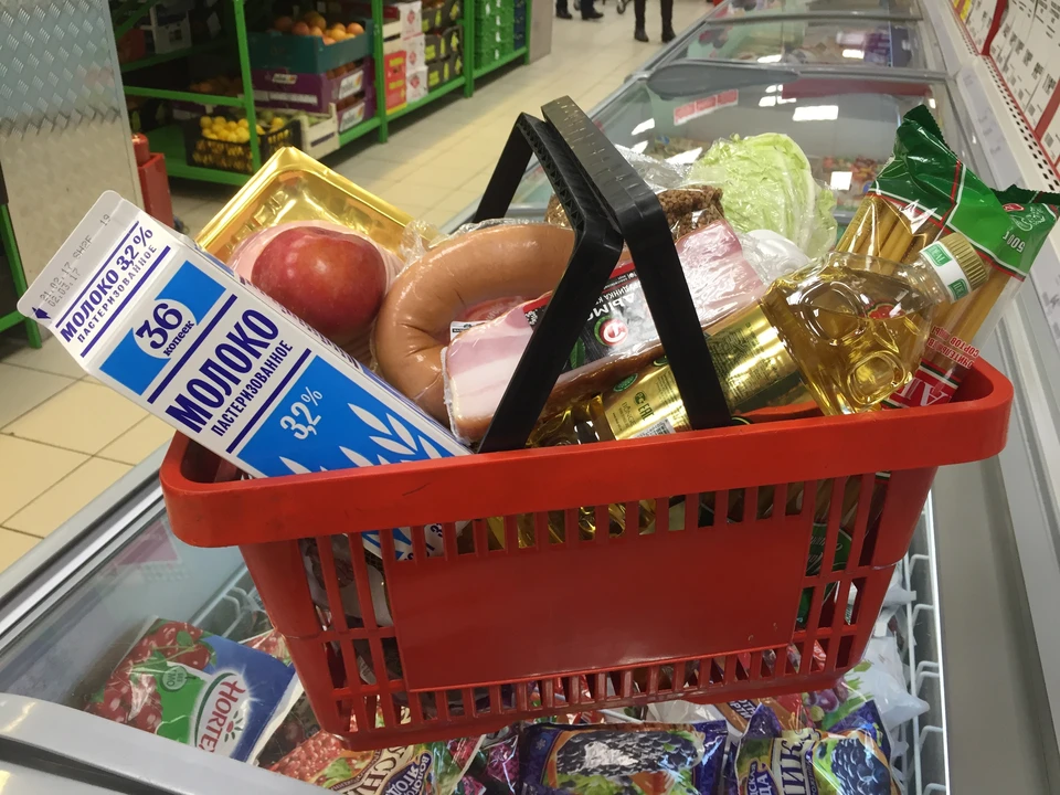 Новосибирцы стали экономить на неосновных продуктах питания и бытовых средствах.