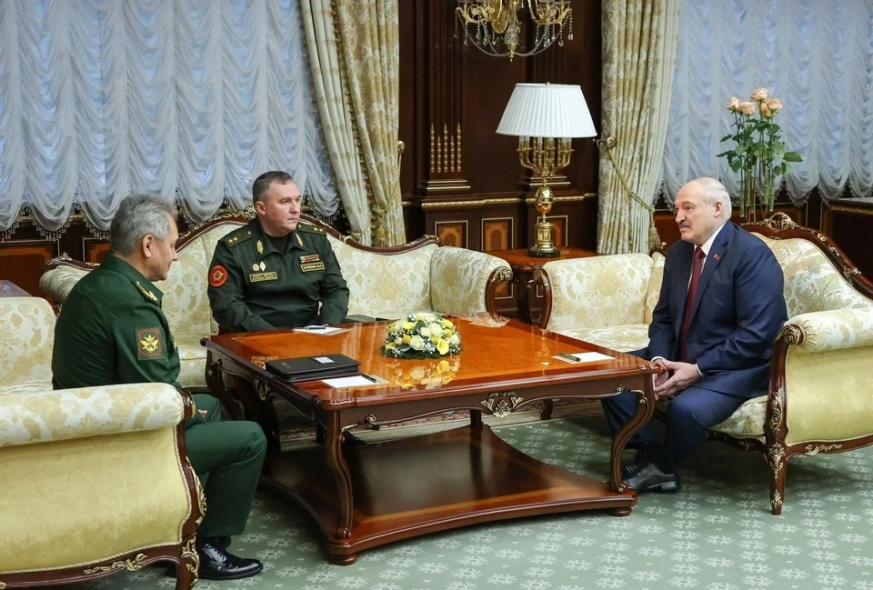 Шойгу обсуждает с Лукашенко боевую подготовку и защиту территориальной целостности Фото: Максим Гучек/ТАСС