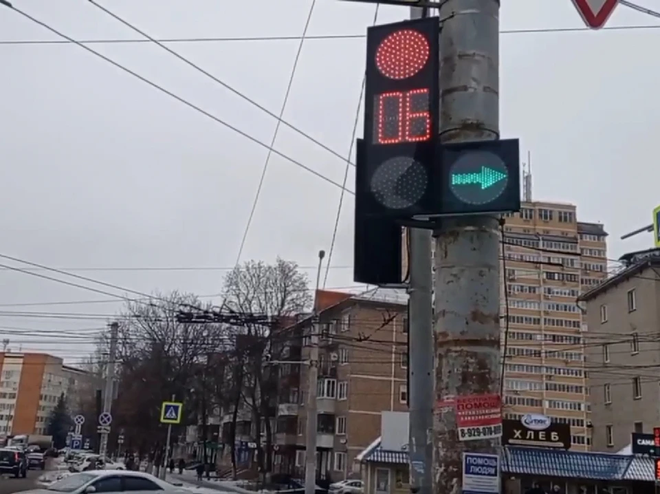 Светофор на перекрестке Дмитрия Ульянова и Красноармейского проспекта в Туле поменял режим