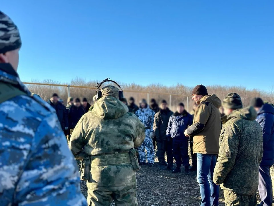 Тренировки проводят инструкторы с большим боевым опытом.