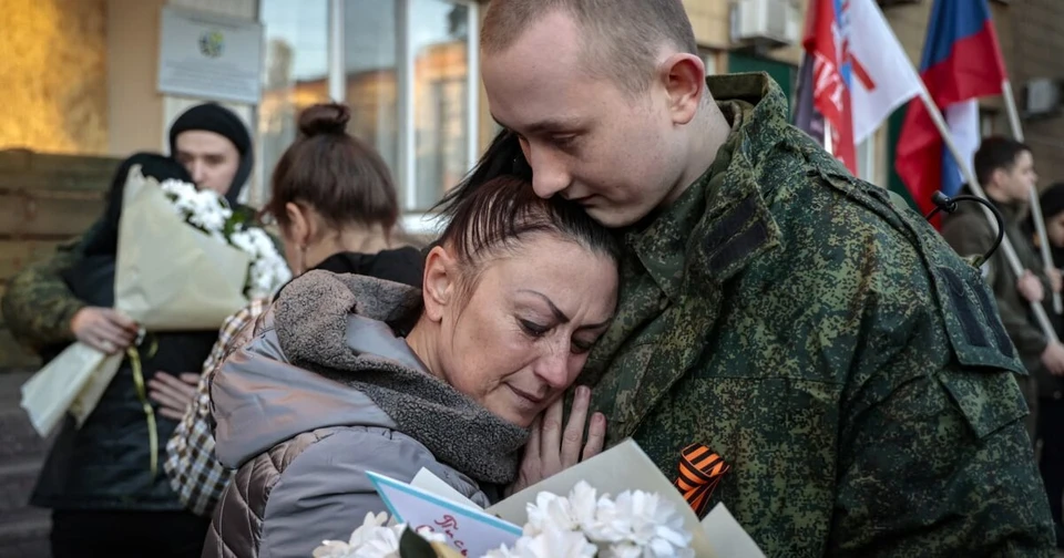 Российские военнослужащие вернулись домой из украинского плена