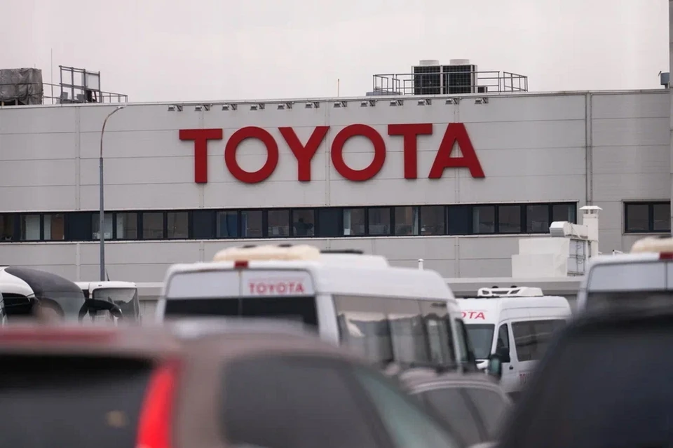 Рабочим петербургского завода "Тойоты" при увольнении выплатили 12 годовых окладов и бонусы за выслугу лет.
