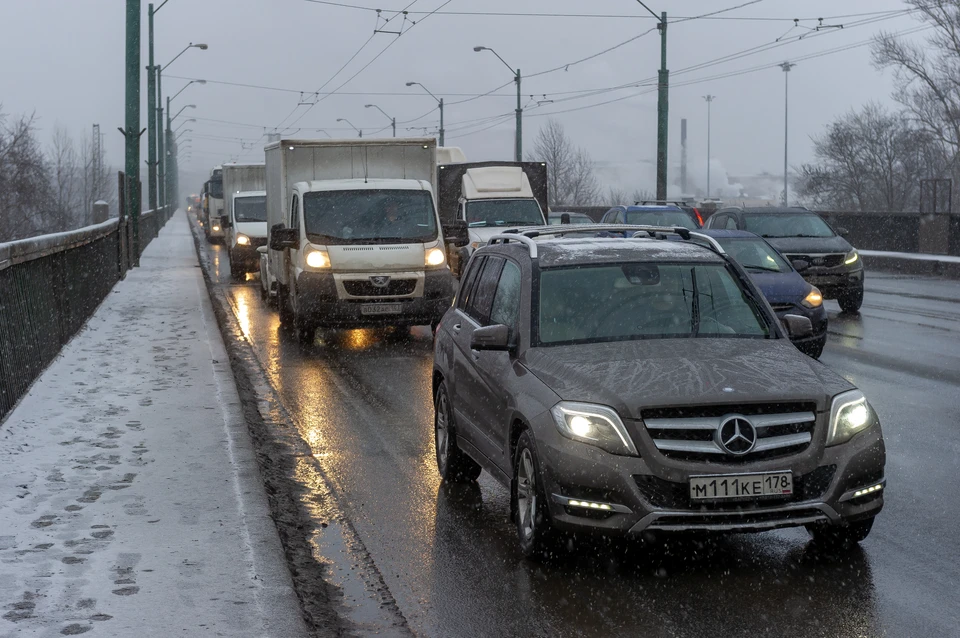 Пробки подскочили до 7 баллов в Петербурге вечером 13 декабря
