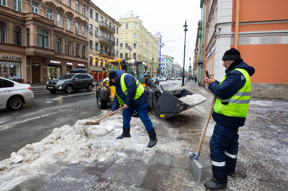 Пенсионерка упала на скользкой дороге