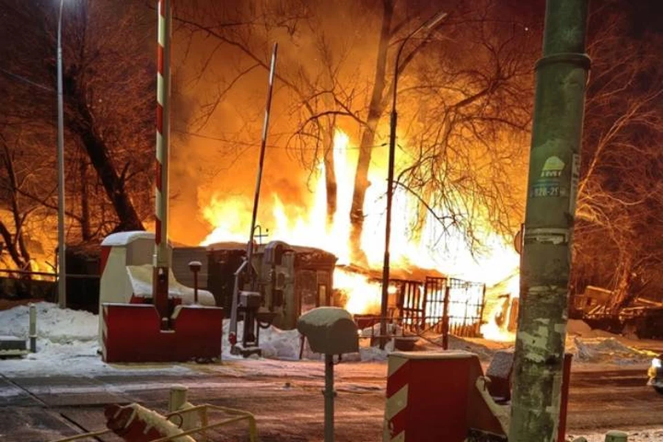 пожар в парголово на байкальской. чп теплотрасса спб. пожар на речной улице. пожар в парголово сейчас. пожар в парголово сейчас.