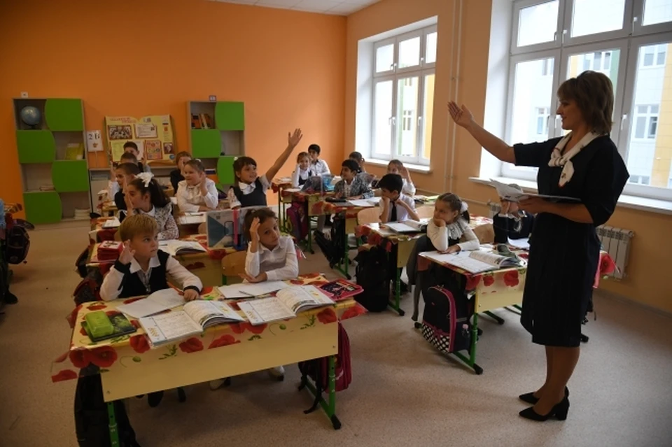 В крае намерены стимулировать учителей выплатами.