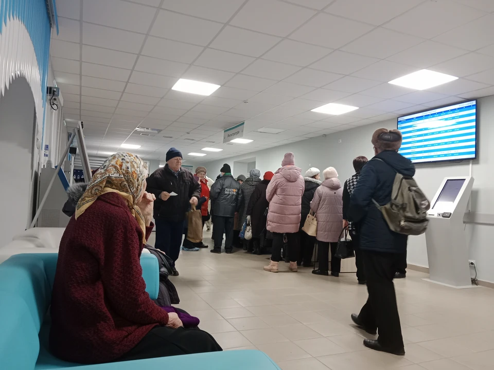 Куряне вынуждены по нескольку часов ждать приема в поликлиниках