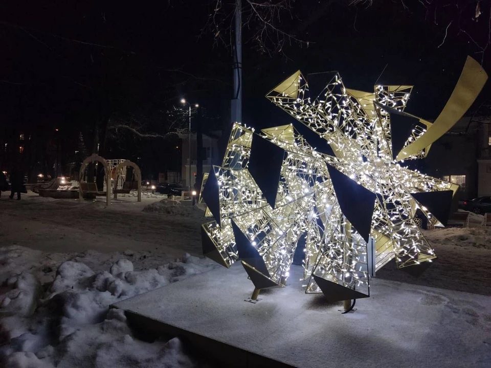В этом году сквер благоустроили по национальному проекту "Жилье и городская среда".