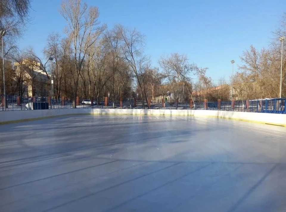 Сейчас специалисты каждый день ведут работу по заливке катков и подготовке оборудования. Фото: МАУ "Парки Самары"