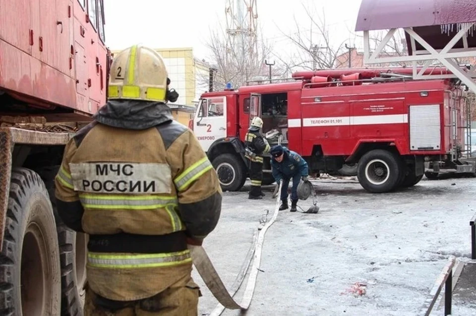 Здание медицинского центра горит во Втором Боткинском проезде в Москве