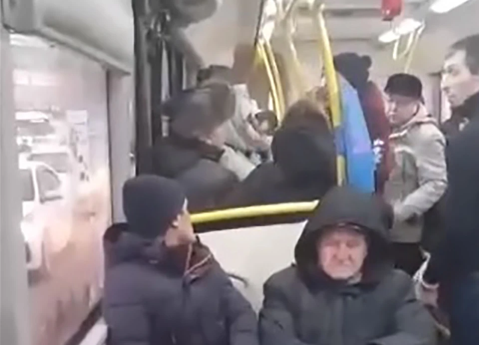 Двое мужчин напали на девочек-подростков в переполненном нижегородском автобусе. ФОТО: "Нижний № 1"