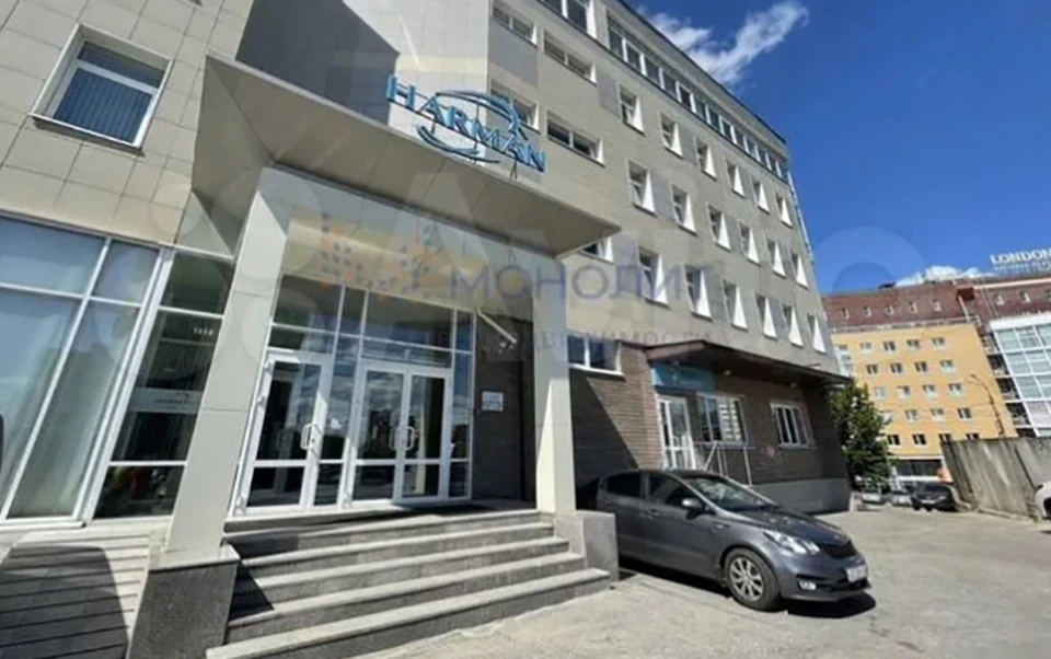 Пятиэтажный бизнес-центр продают в Нижнем Новгороде за 380 миллионов рублей.