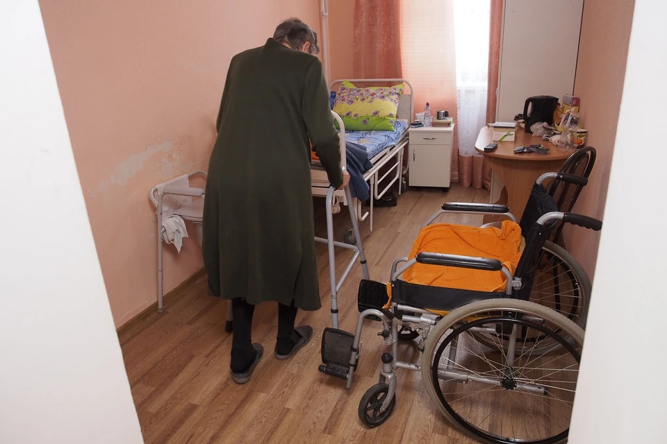 Пенсионерке-инвалиду из Ульяновской области целый год отказывали в кресле-коляске с ручным приводом