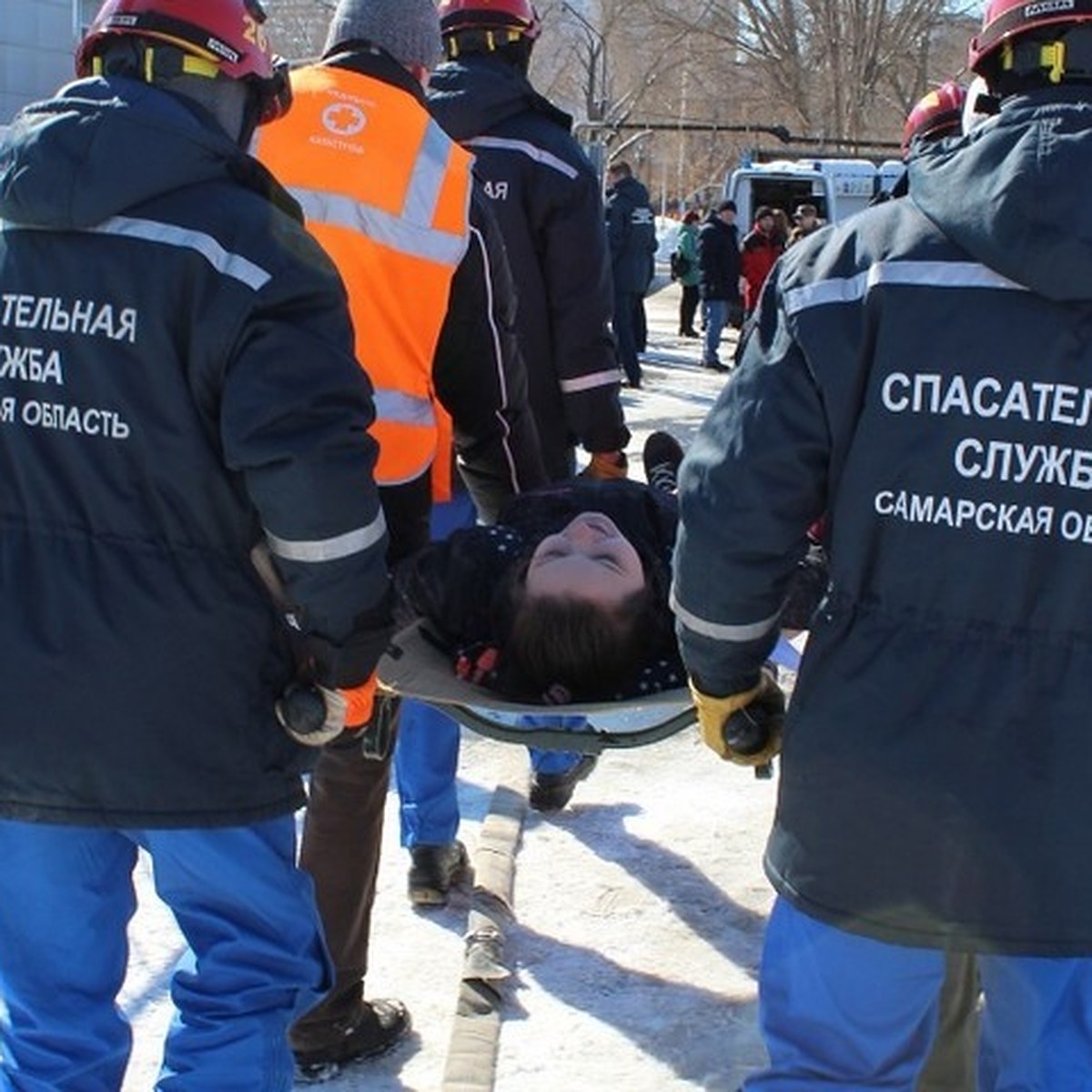 Зажег салют, выпил и упал из окна: самарские спасатели составили топ самых  популярных ЧП в новогоднюю ночь - KP.RU