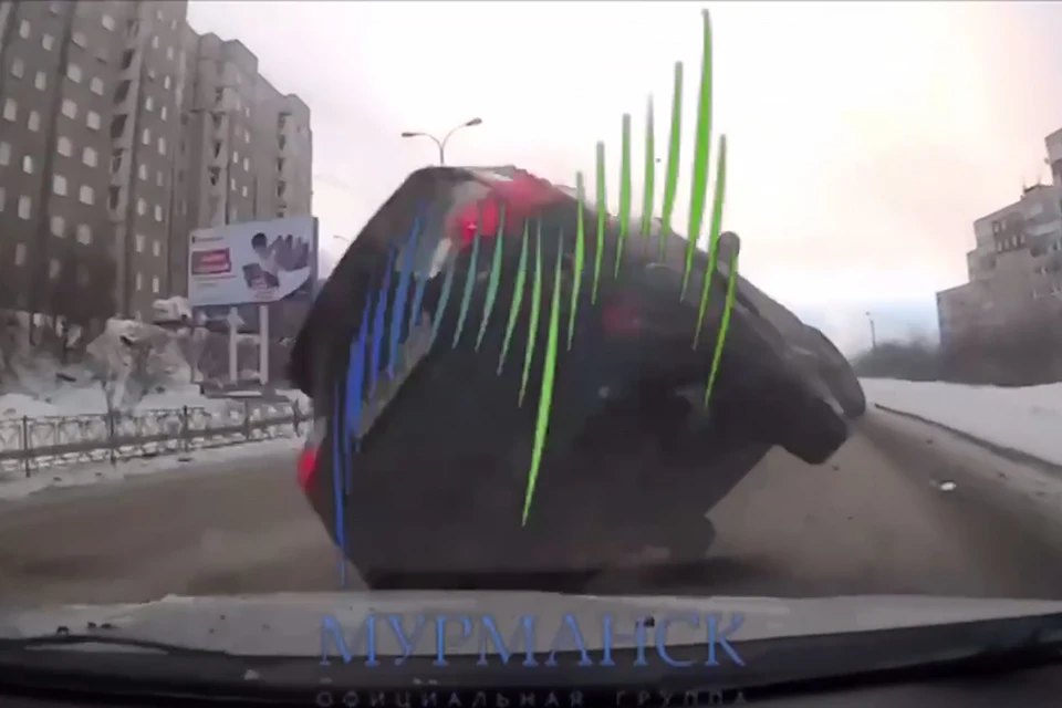 В соцсетях опубликовали видео опасного и зрелищного момента перед аварией. Фото: скриншот видео