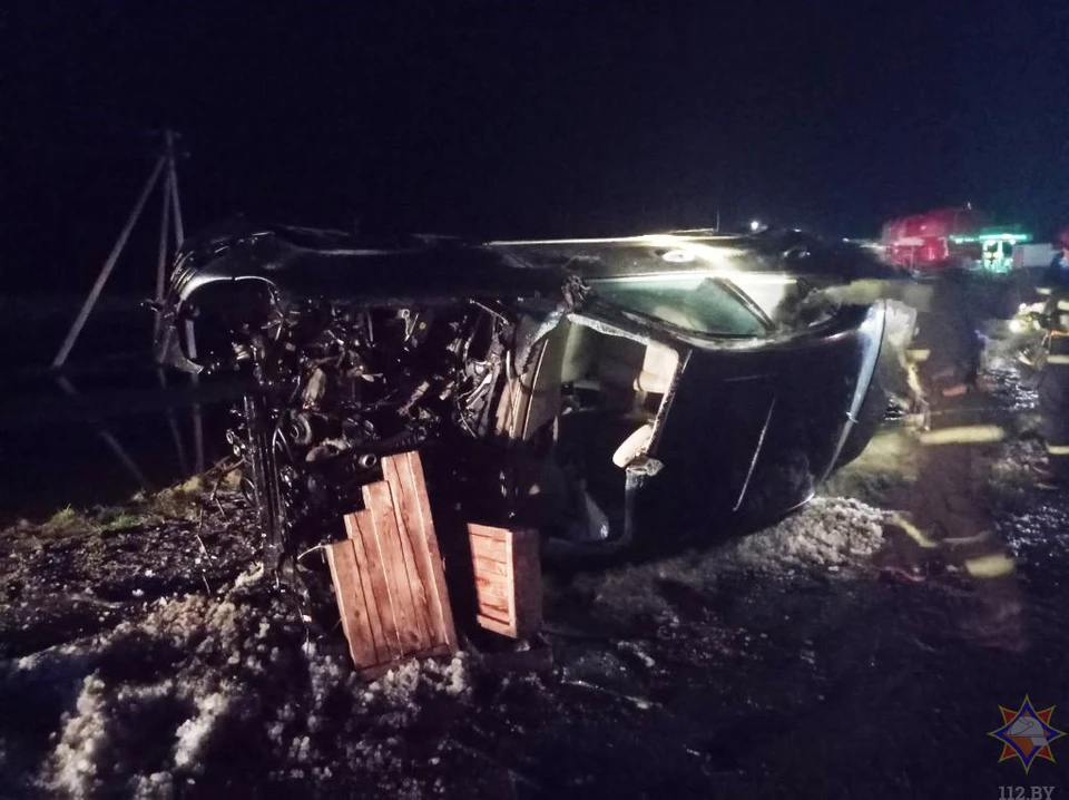 Водитель легкового авто марки Mercedes-Benz W211 был зажат в салоне. Фото: сайт МЧС