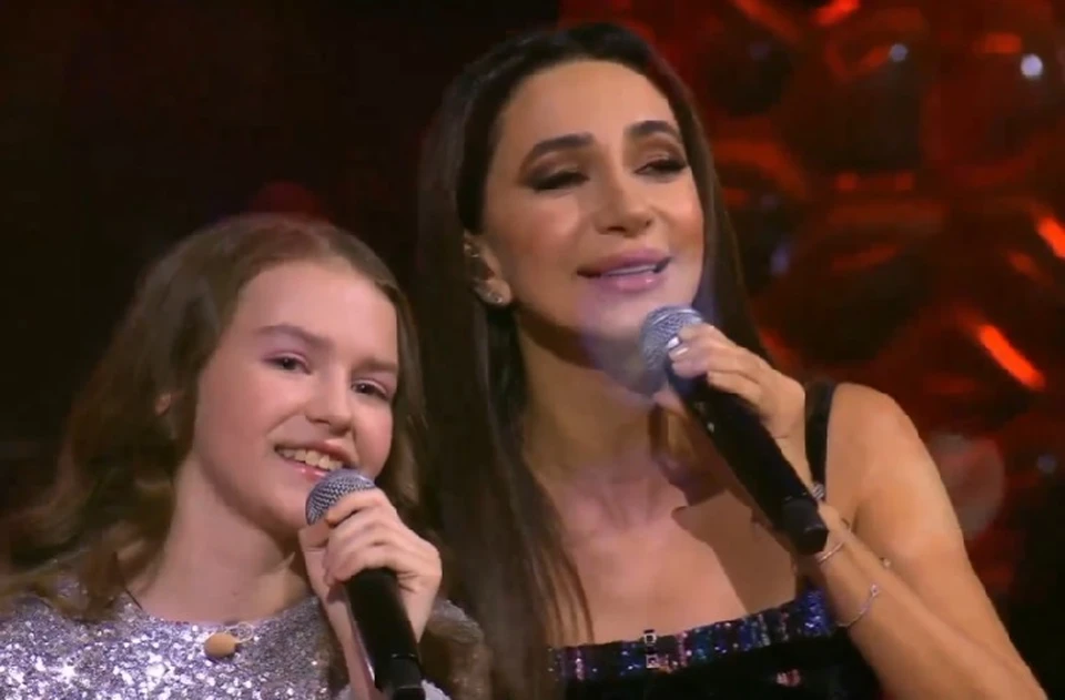 Певица Зара спела с юной дончанкой один из своих хитов. Фото: кадр из видео ТК «Звезда»