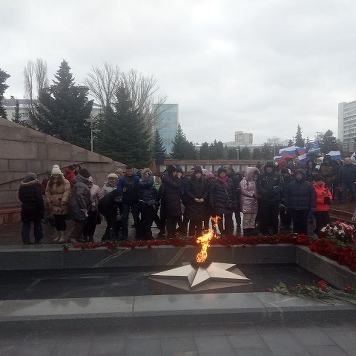 Нас не сломить»: в Самаре почтили память погибших бойцов в Макеевке - KP.RU