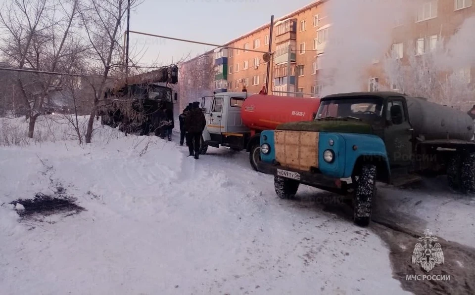 Поврежденный участок теплотрассы нашли, начались аварийно-восстановительные работы