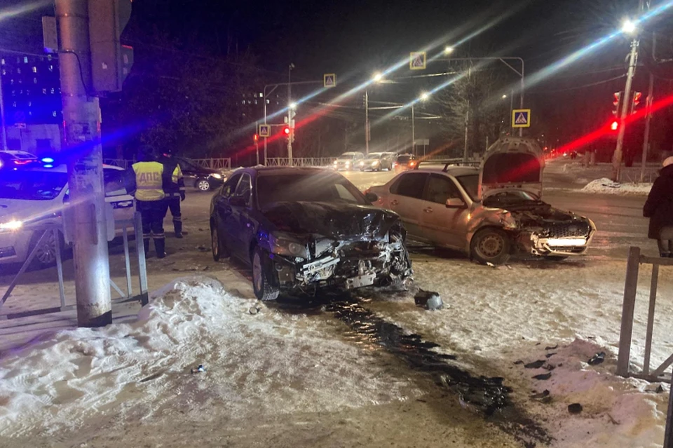 Три человека пострадали в ДТП в рязанском микрорайоне Канищево. Фото: 62.мвд.рф