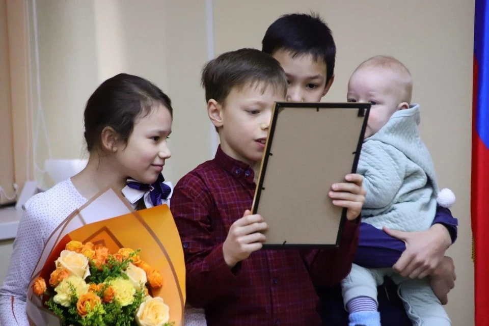 В Московской области свидетельства на получения жилья выдали 20 многодетным семьям, воспитывающим в общей сложности 149 детей