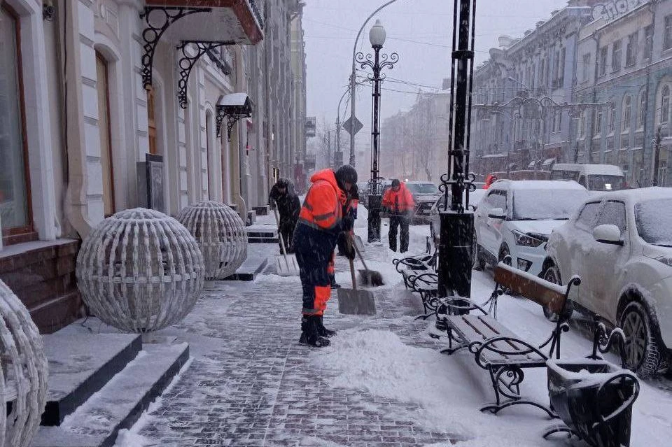 Дорожные службы Иркутска работают в усиленном режиме из-за снегопада 11 января