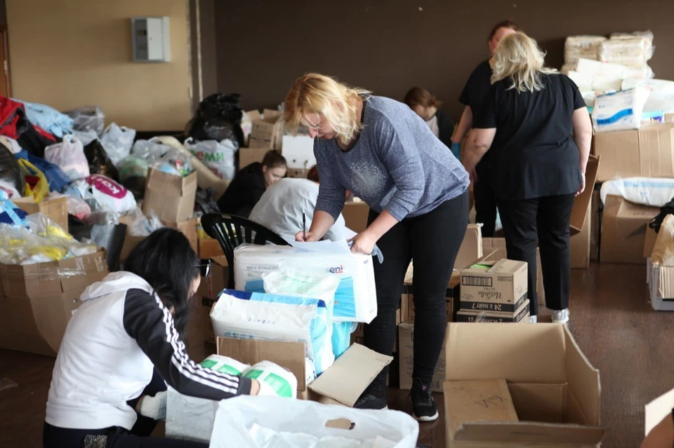 Жители Иркутска продолжают собирать гуманитарную помощь для жителей ЛНР и ДНР
