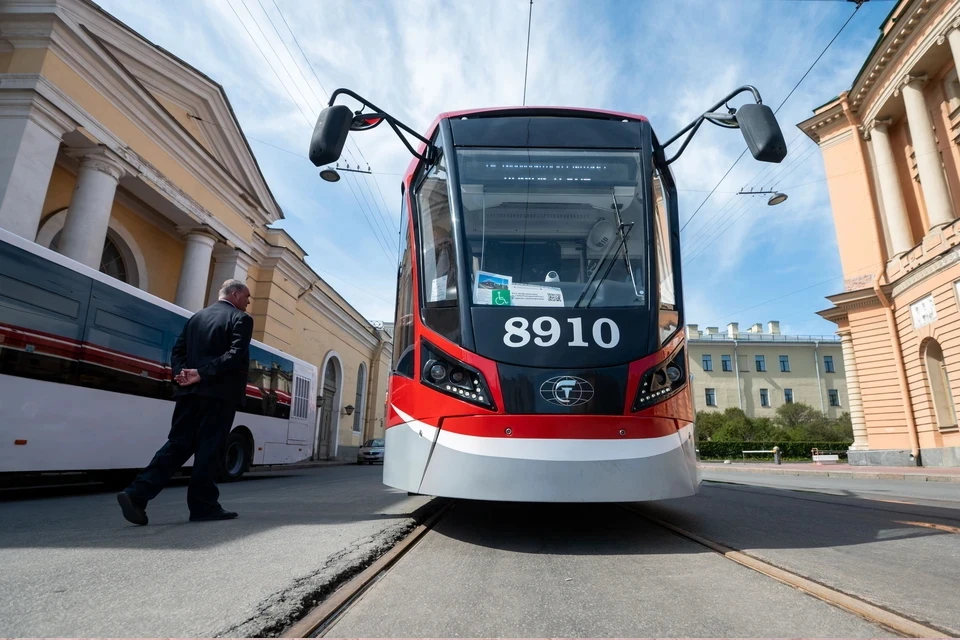 Восстановлено движение трамваев на Строгинском мосту в Москве