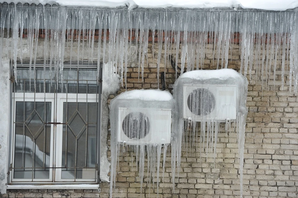 Жителей Новосибирска предупредили о возможных ЧП из-за сильных снегопадов.