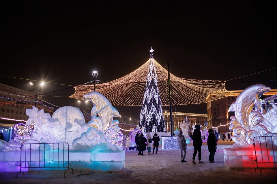 После 23:00 ледовый городок закрывается