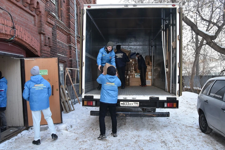Свердловчане отправили участникам СВО теплые вещи, еду и туристические печи. Фото: департамент информационной политики Свердловской области