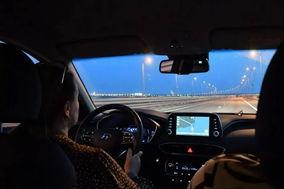 Движение автомобилей по Крымскому мосту возобновлено в 16:50 Фото: Владимир ВЕЛЕНГУРИН