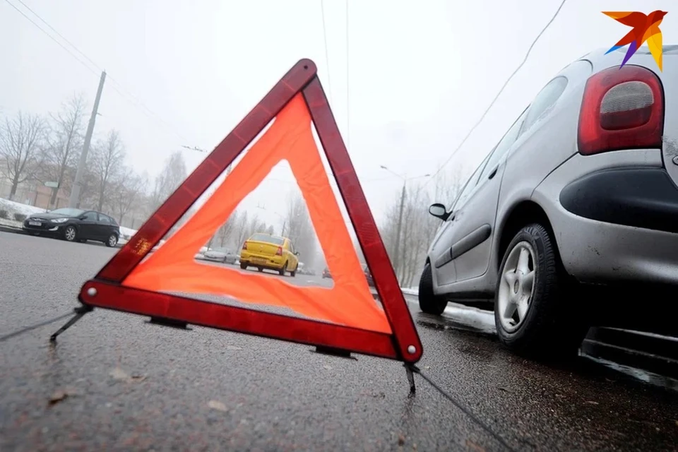 В Гродно маршрутка врезалась в такси и перевернулась. Снимок носит иллюстративный характер.