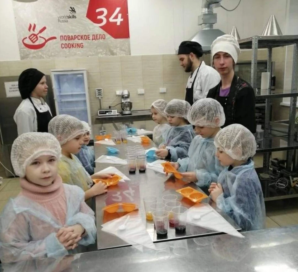 Юные великолучане на мастер-классе в механико-технологическом колледже