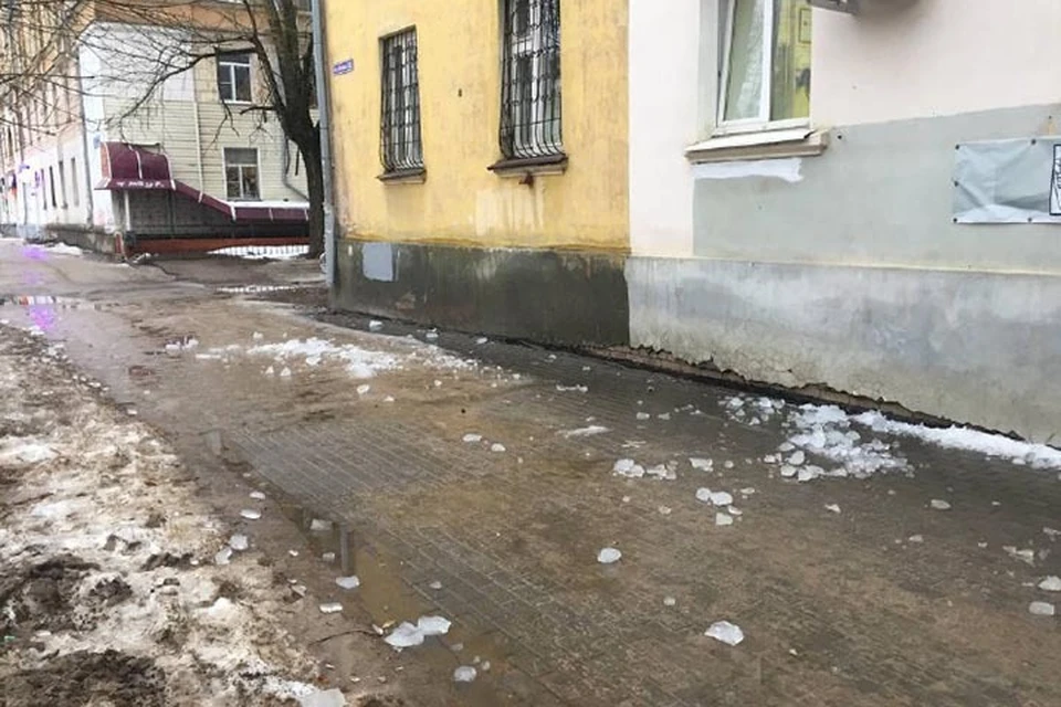 С крыши дома на женщину упала ледяная глыба Фото: прокуратура Тверской области
