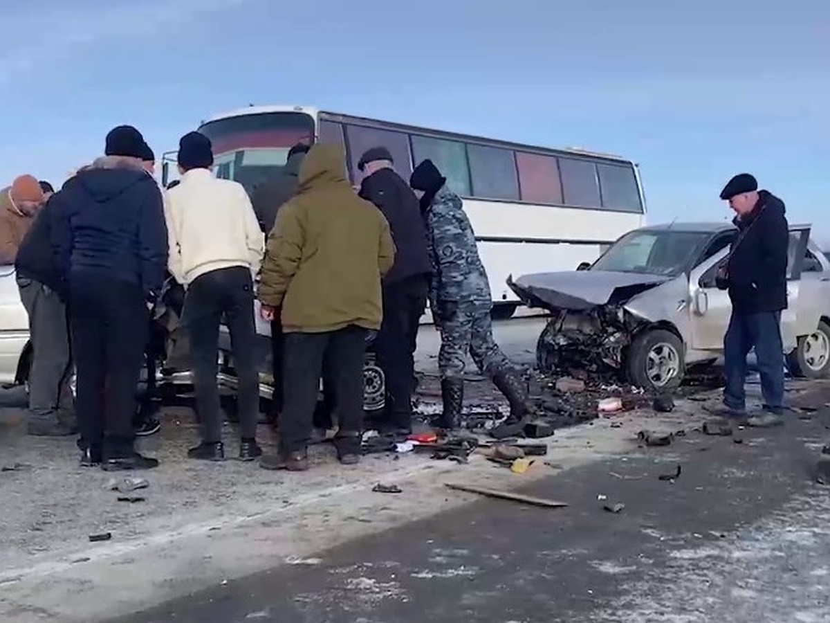 Очевидцы поделились видео страшной аварии на трассе Соль-Илецк — Оренбург -  KP.RU