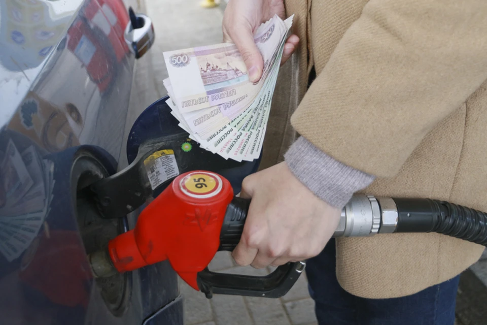Бензин марок АИ-92 и АИ-95 подешевели на 3,6% и 2% соответственно.
