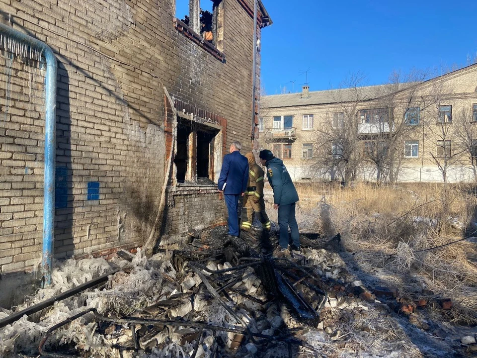 Аварийный дом в Фабричном переулке полностью сгорел. Фото: Прокуратура Волгоградской области.