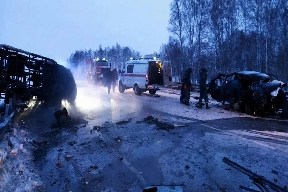 Бастрыкин заинтересовался аварией со сгоревшей скорой, в которой погибли четверо под Новосибирском. Фото: ГУ МВД НСО.