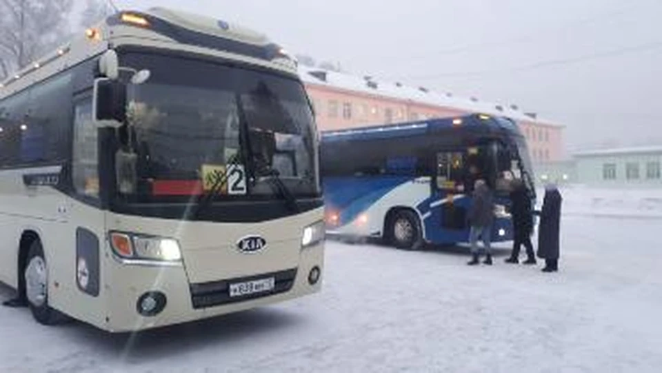 В Туве на трассе в кювет съехали два автобуса со 128 детьми. Фото: rtyva.ru